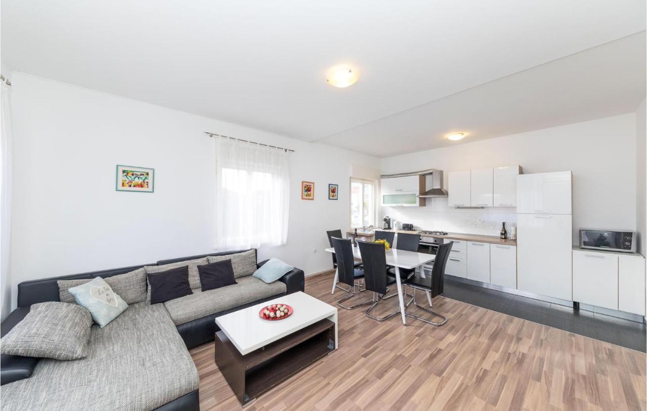 Nice Apartment In Kastel Stafilic With Sauna Kastela Dış mekan fotoğraf