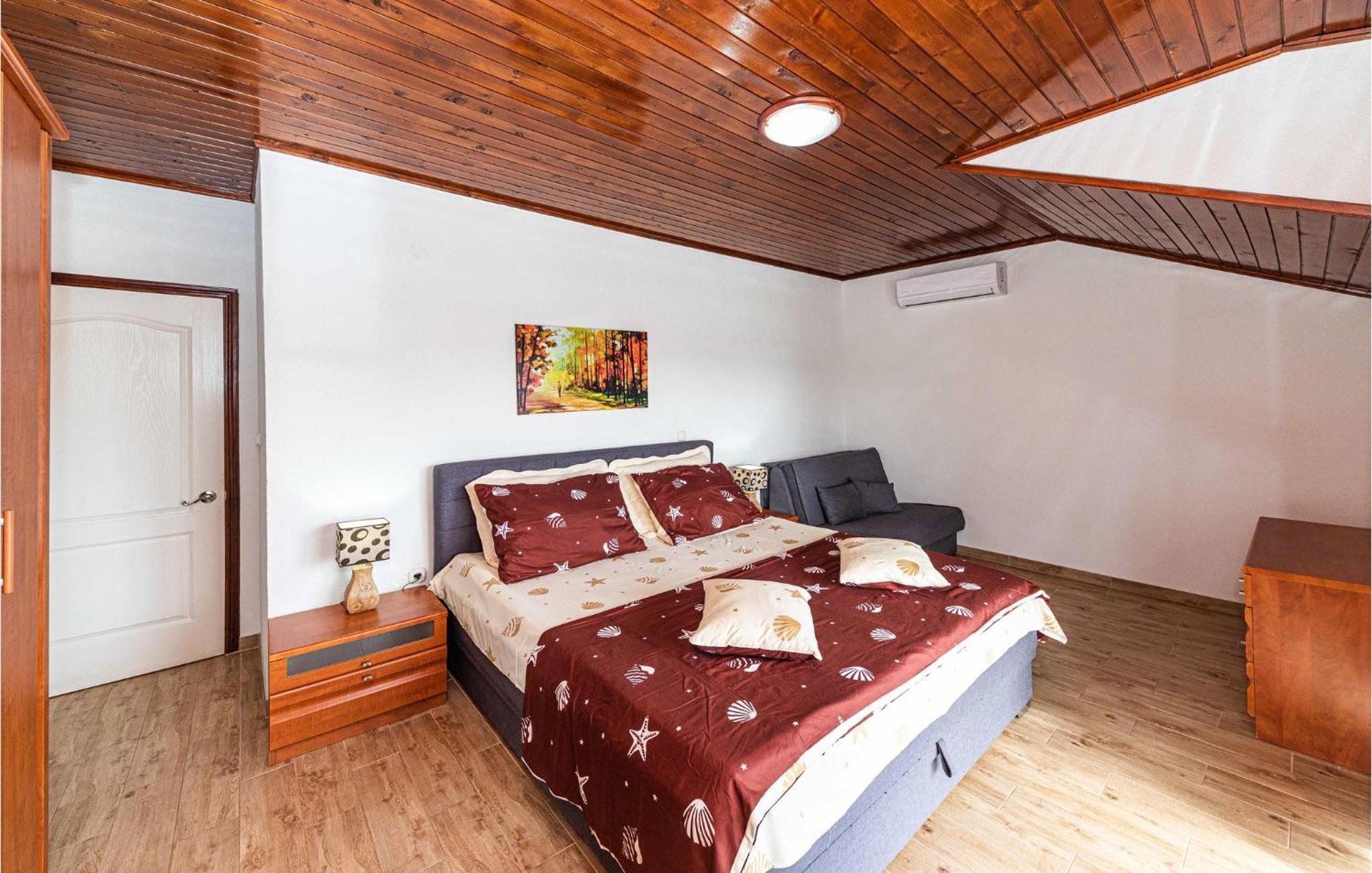 Nice Apartment In Kastel Stafilic With Sauna Kastela Dış mekan fotoğraf