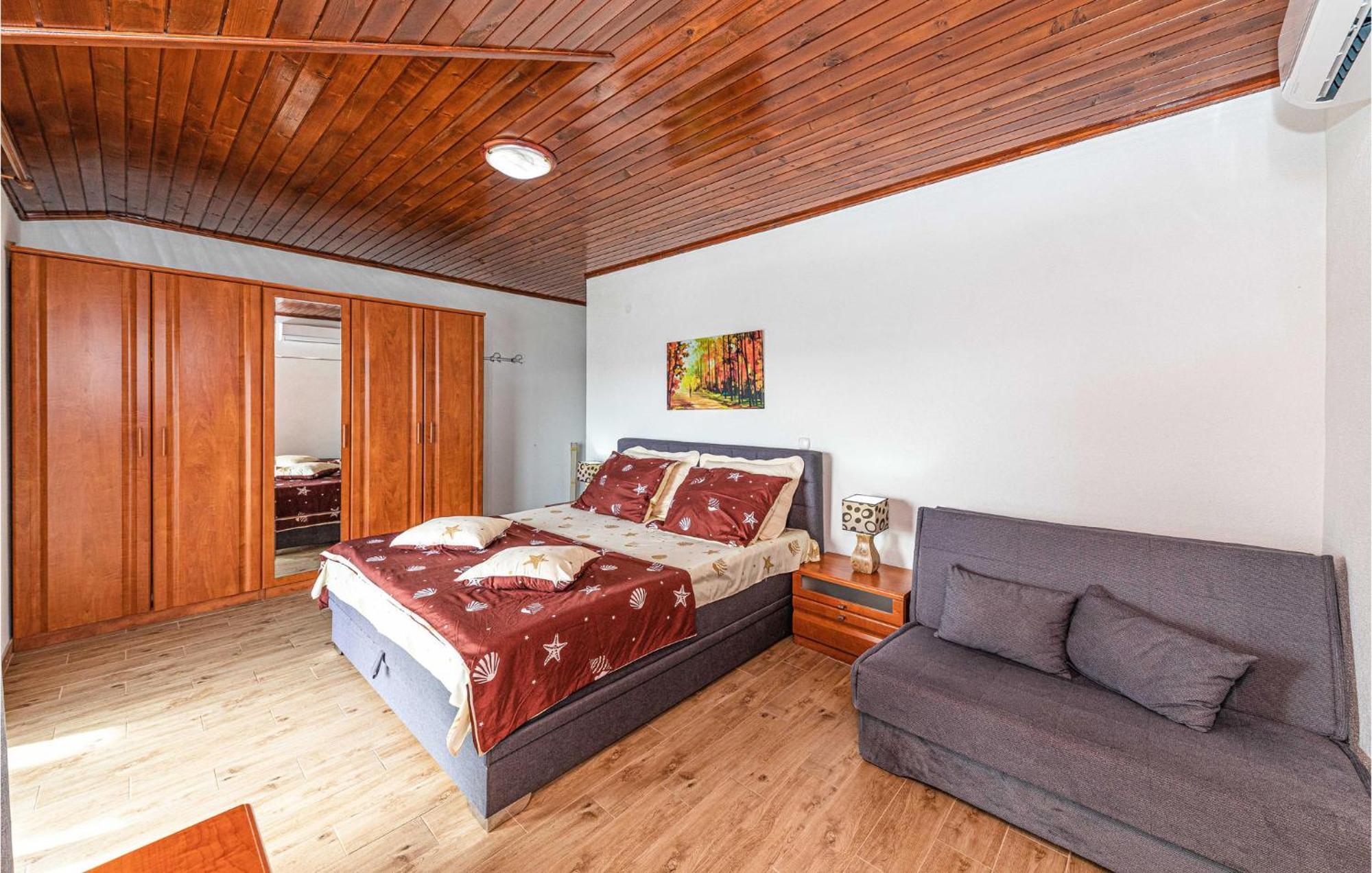 Nice Apartment In Kastel Stafilic With Sauna Kastela Dış mekan fotoğraf
