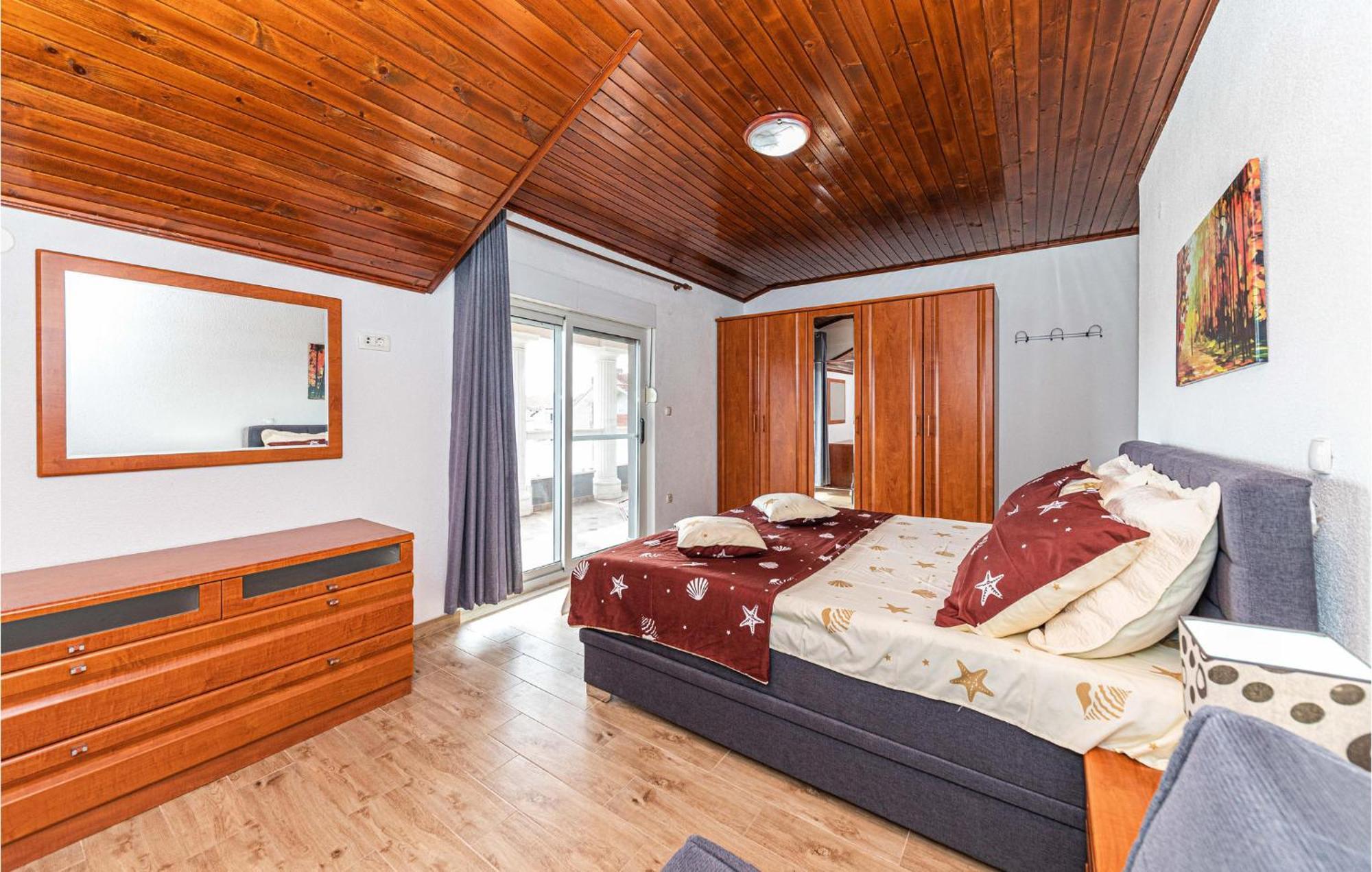 Nice Apartment In Kastel Stafilic With Sauna Kastela Dış mekan fotoğraf